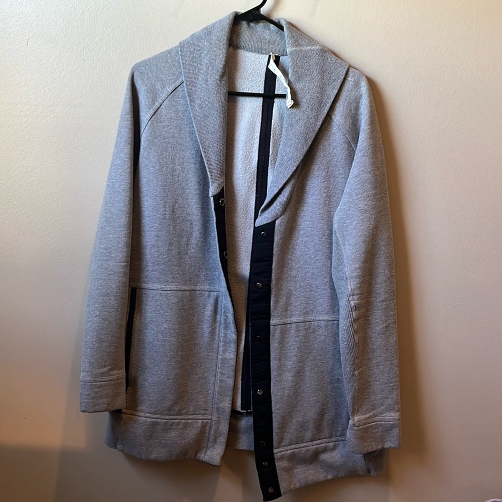 Lululemon size 8 jacket